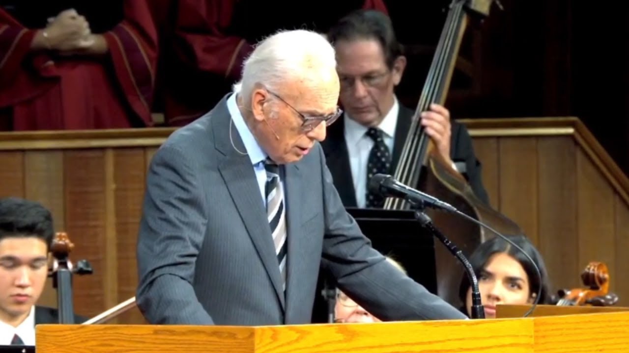 Pastor John MacArthur Reading Isaiah 40 From The Legacy Standard Bible Ending In Prayer
