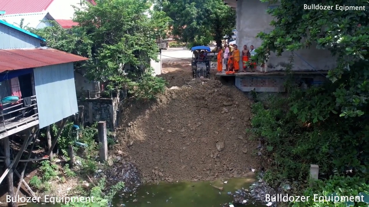 !!! Completed land size Landfill in Flooded by Bulldozer KOMAT'SU D20P with Trucks 5ton.