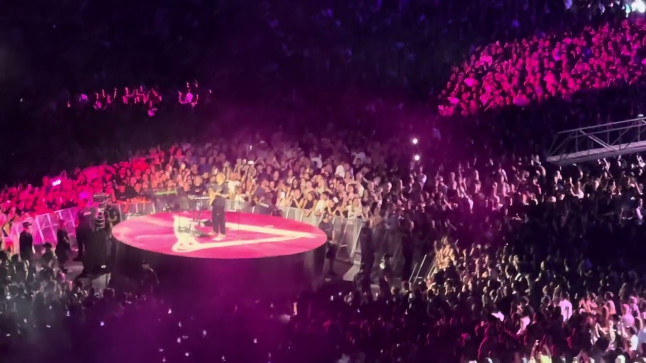 Ed Sheeran -Give Me Love 