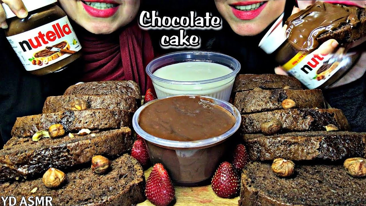 ASMR CHOCOLATE CAKE W NUTELLA, CHOCO SAUCE DIP IN MILK,STRAWBERRY W HERSHEY'S AND HAZELNUTS MUKBANG