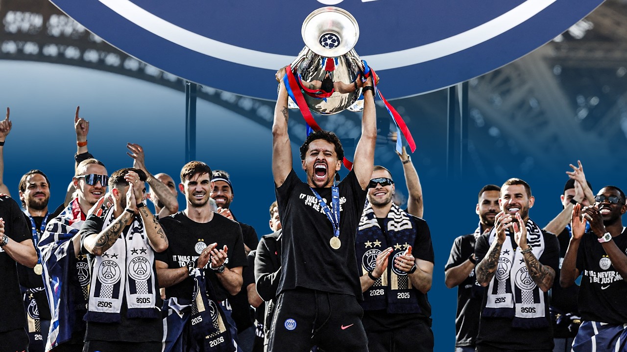 La FOLLE C&Eacute;L&Eacute;BRATION des JOUEURS du PSG sur le CHAMP DE MARS