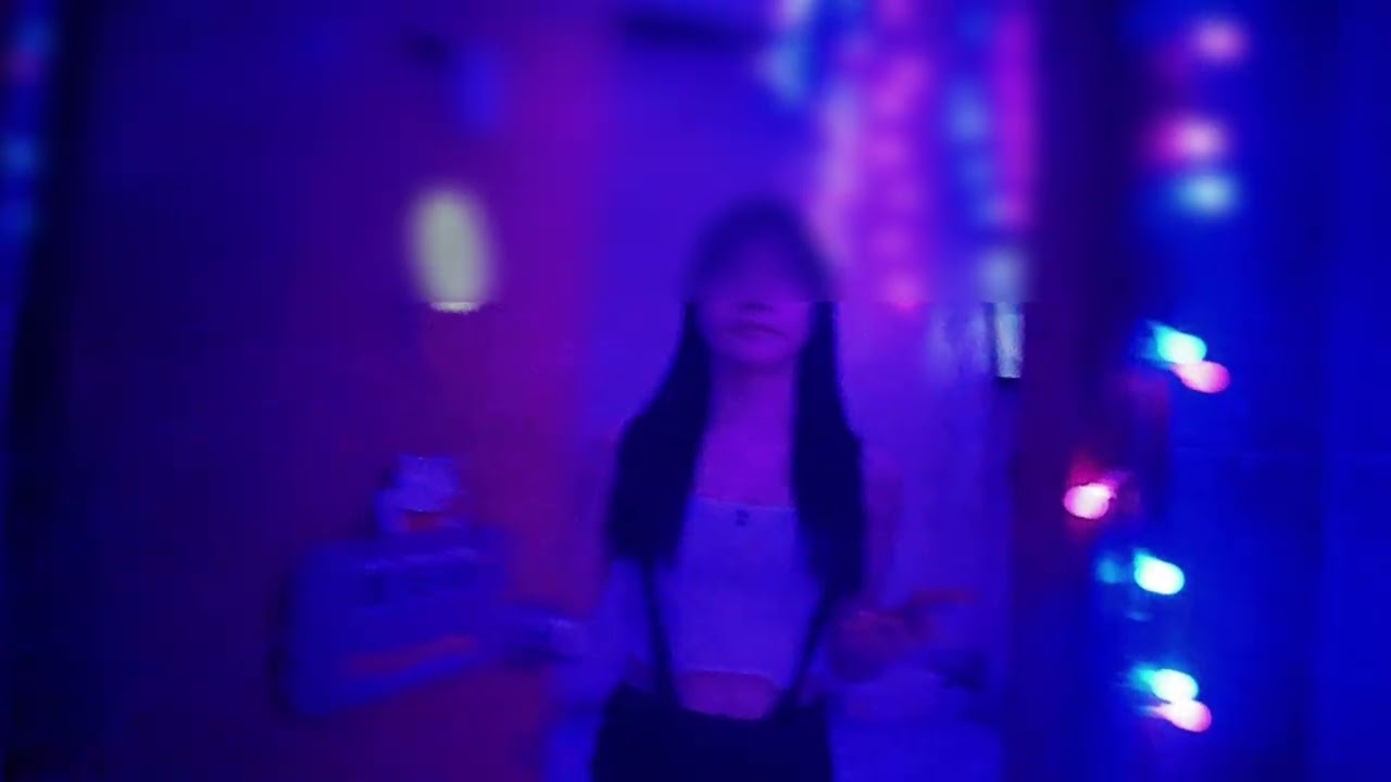 旺角，建興大厦靚女。Pretty women at Mong Kok and King Hing Building. Hong Kong 2