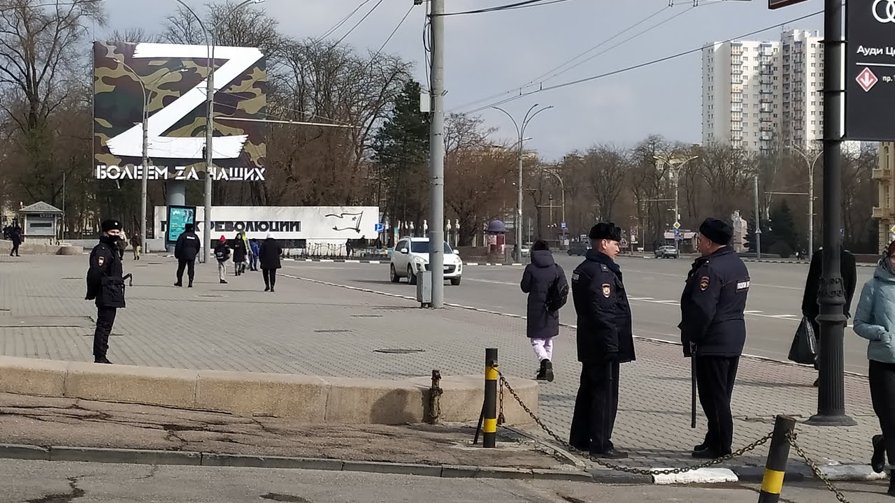 РОСТОВ-НА-ДОНУ 13 МАРТА 2022 ГОД. ПУШКИНСКАЯ.  ОТКРЫЛ ВЕЛОСЕЗОН. ПЕPВЫЙ ДЕНЬ НА ВЕЛОСИПЕДЕ.