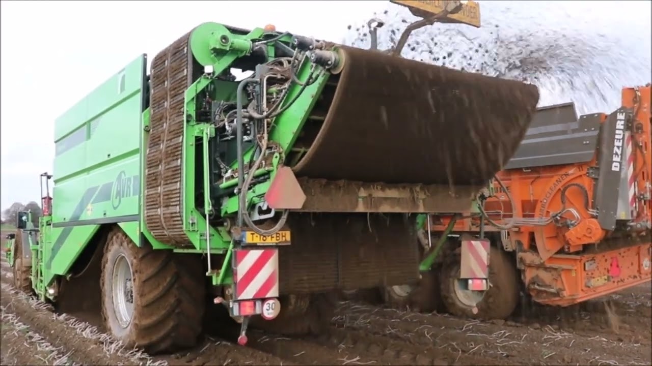 Nikolaus mit AVR Puma 4.0 beim Kartoffel ernten, Fendt 927 - Dezeure Tridem!