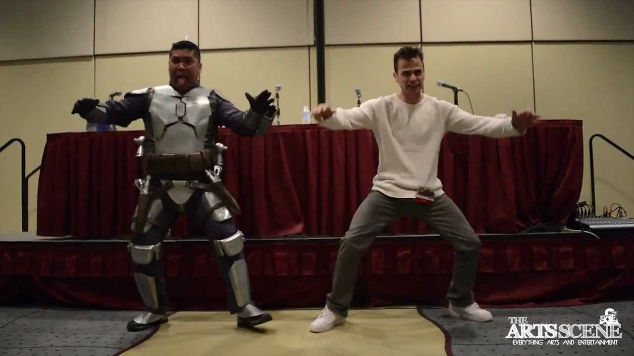 Daniel Logan does the Haka with a fan at the 2013 Toronto ComiCon