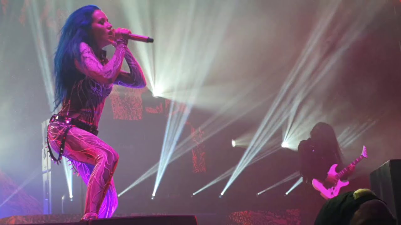 Arch Enemy - Liars & Thieves, live in Hamburg, 11 October 2024, Sporthalle