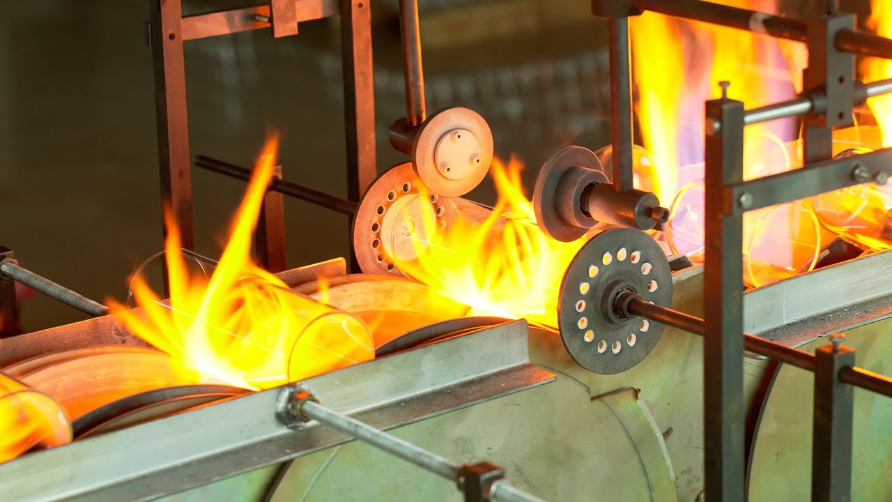 Удивительный процесс изготовления дорожного стекла с двойными стенками