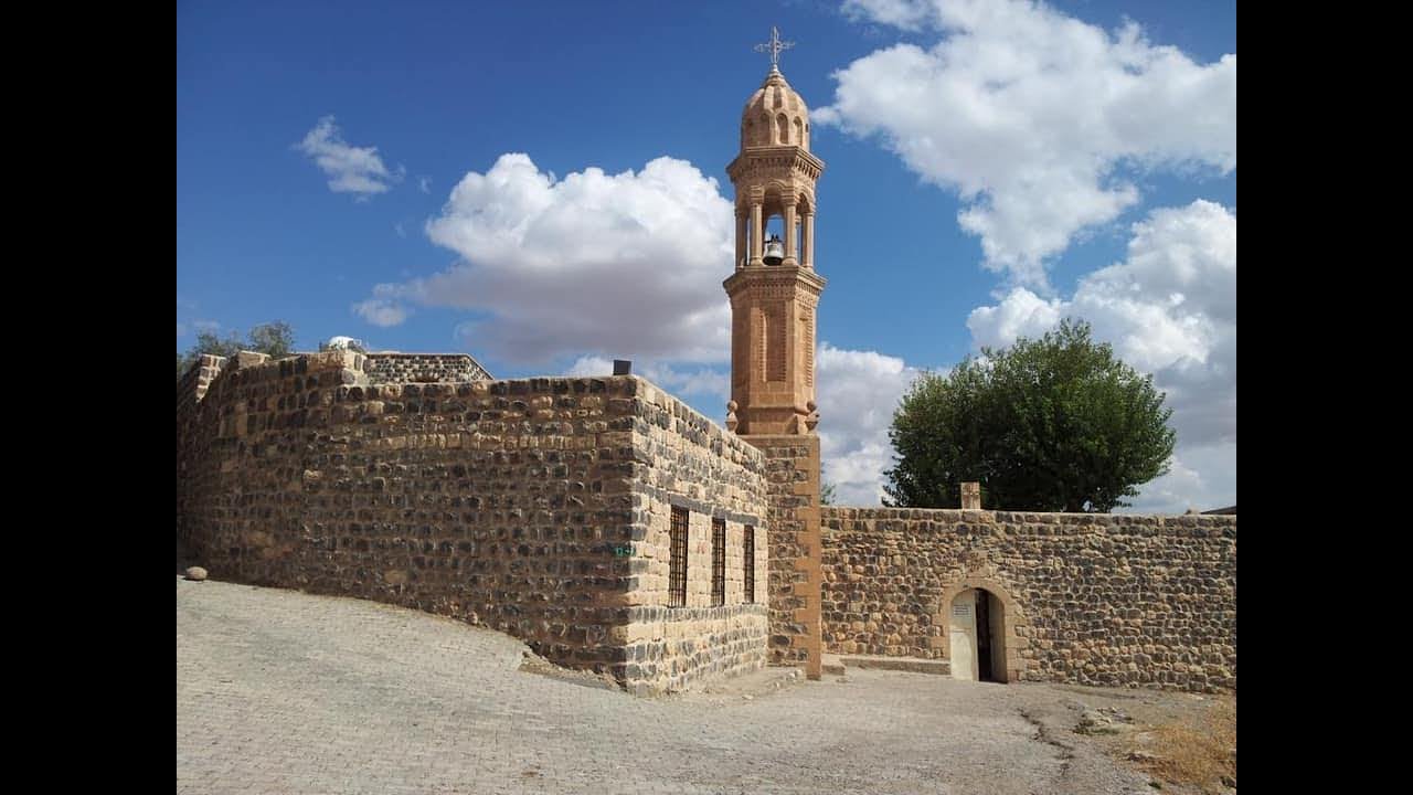 Gudstjänst i S:ta Maria kyrkan i Azech, ledd av Abouna Chori Mette Mourad, del 1