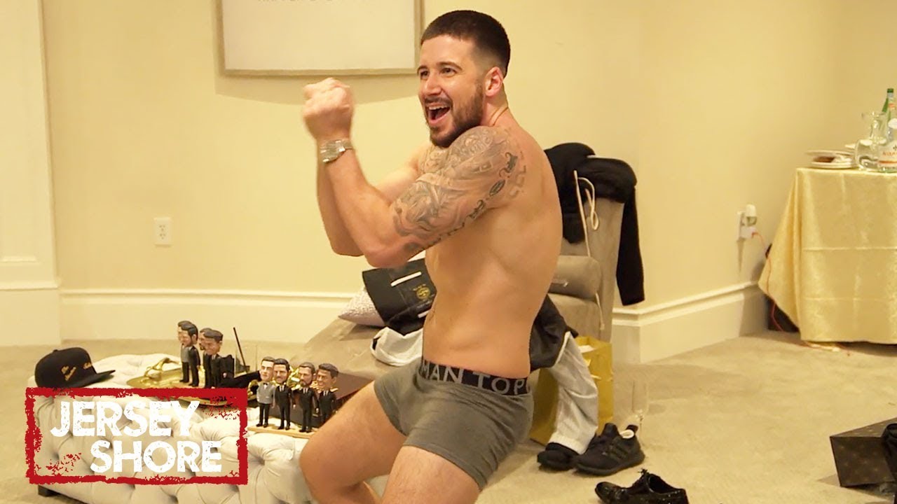 Fist Pump, Push Up, Chapstick! | Jersey Shore: Family Vacation