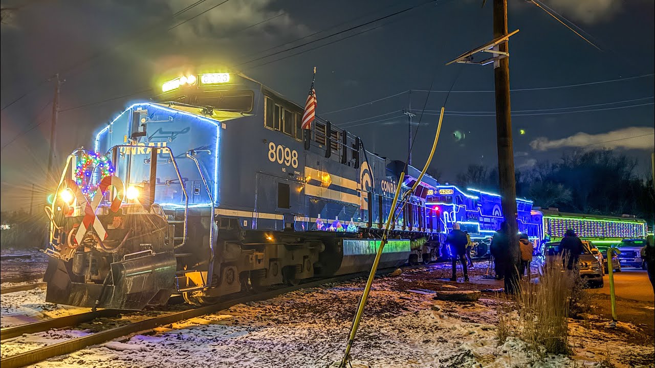 The 2024 Conrail santa train!