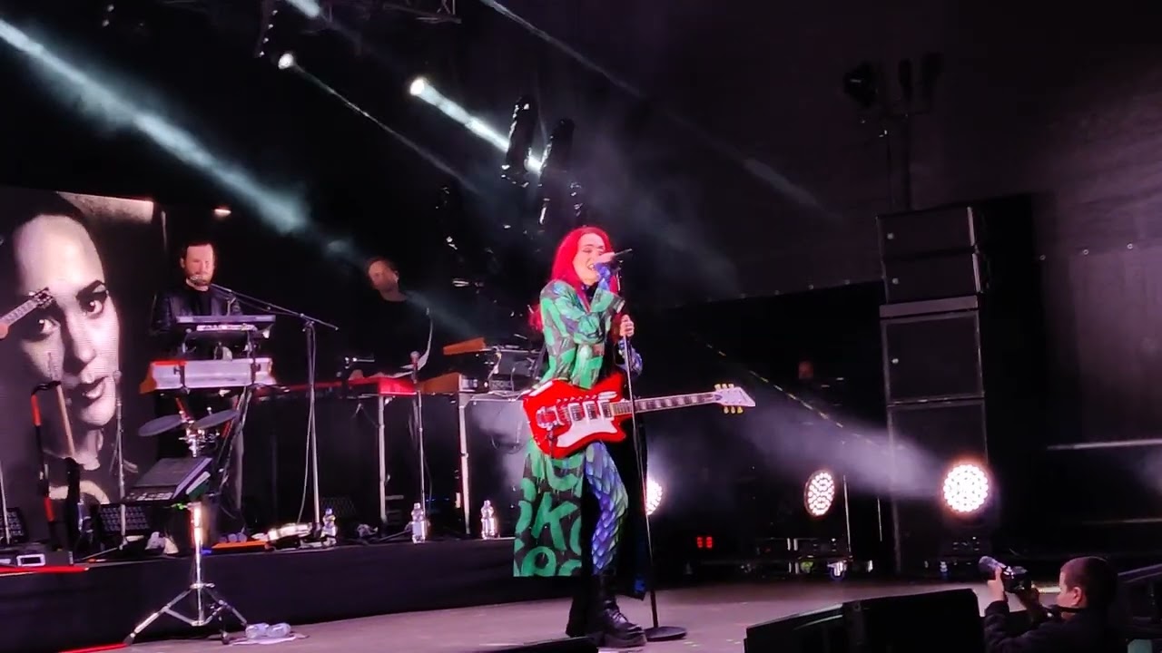 Sanni: Tyhmä | Iskelmä Myyrmäki 2022