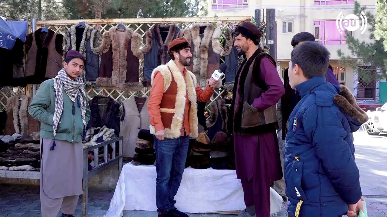 Posteen winter hats and jackets on Khwaja Bughra Road / کلاه و جمپر های پوستین در سرک خواجه بغرا