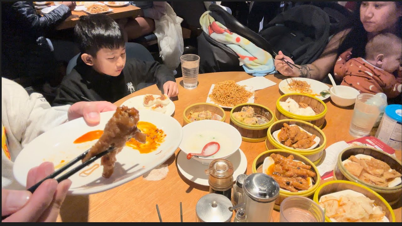 Seattle Chinese town, eating Dim Sum 