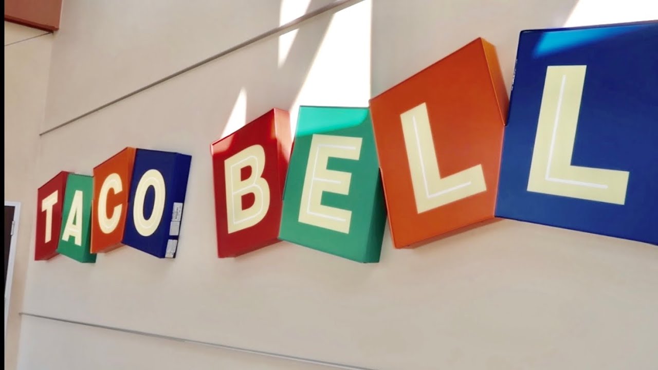 Where Is The First TACO BELL Now Located ? Fast Food History Hidden in California / Eating A Taco