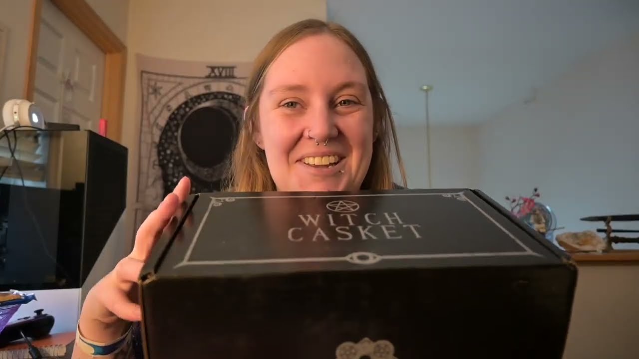 December 2025 #witchcasket unboxing! (spoiler: the theme is money magick & they NAILED IT!!)