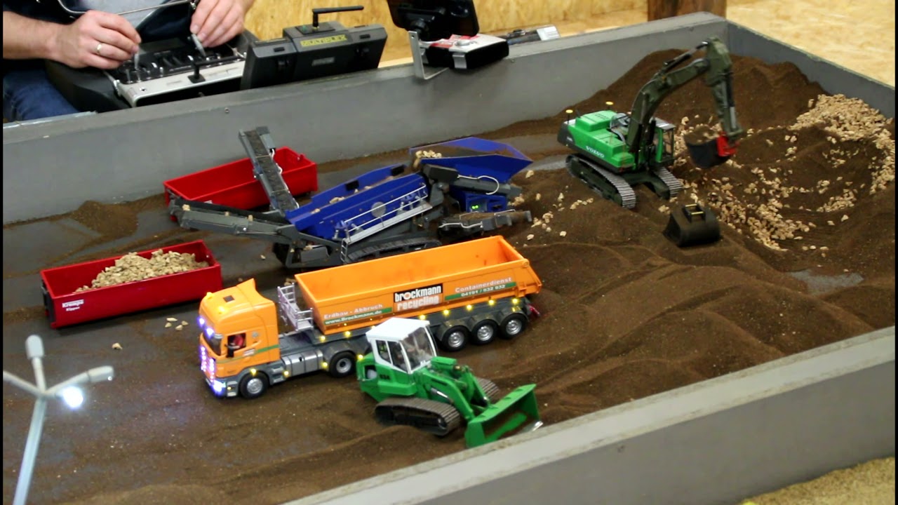 RC TRUCKS, TRACTORS, EXCAVATORS AND MORE SCALE 1:32 SIKU CONTROL