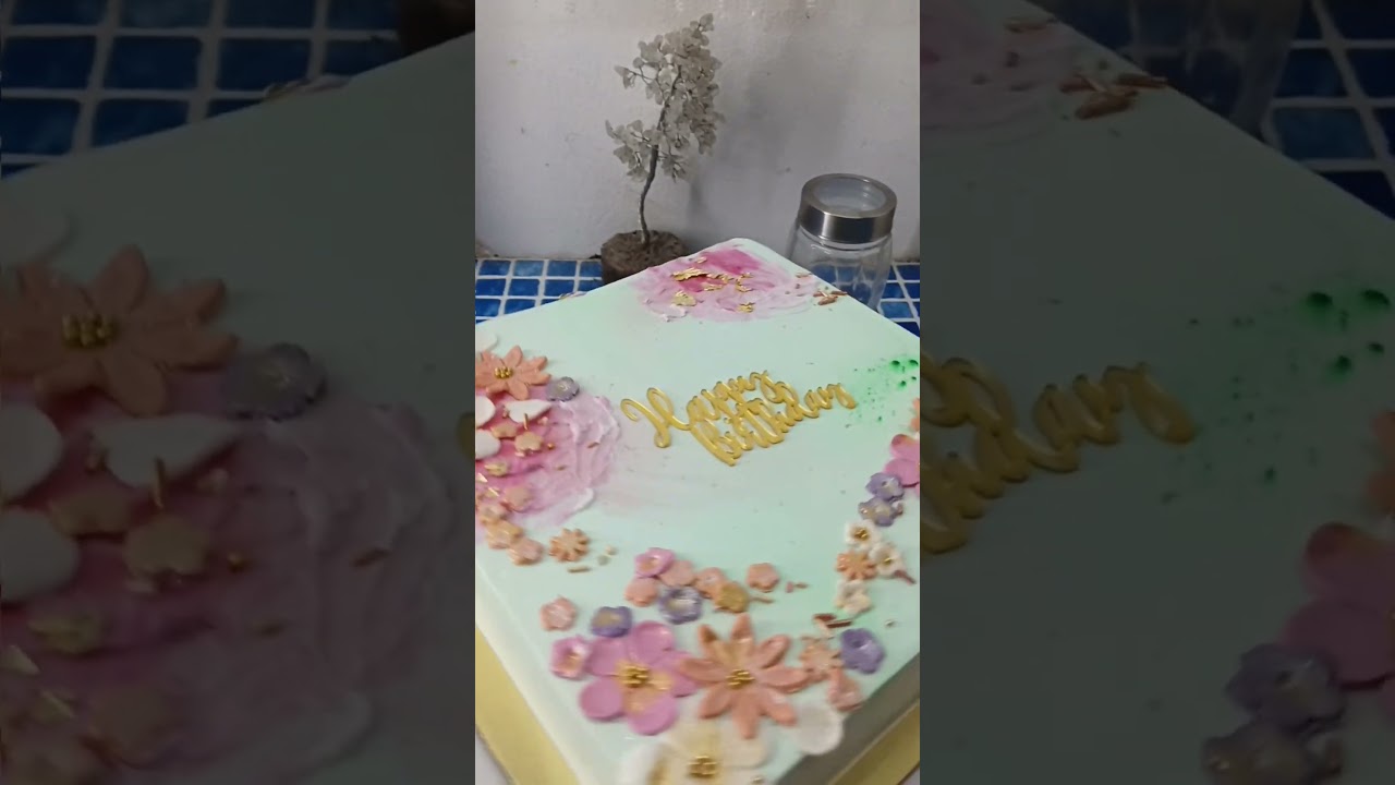 "When flowers meet frosting, magic happens 💐🍰"