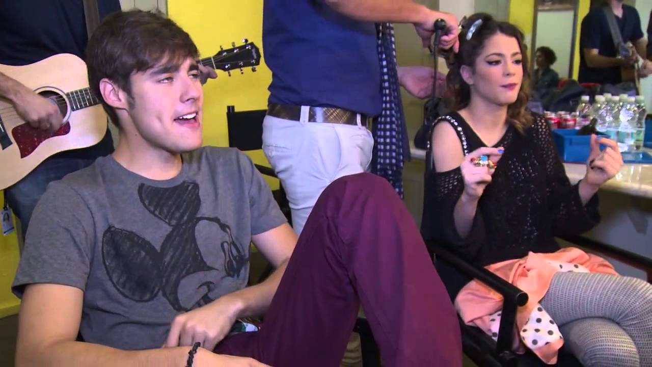 Violetta en Vivo - Tini y Jorge cantan Nuestro camino