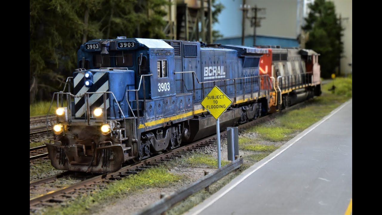 Operations | The BCOL B40-8 # 3903 with CN GP40-2 (LW) # 9644