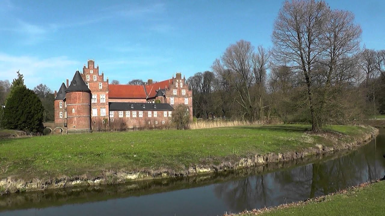Der Schlosspark und das Schloss Herten.