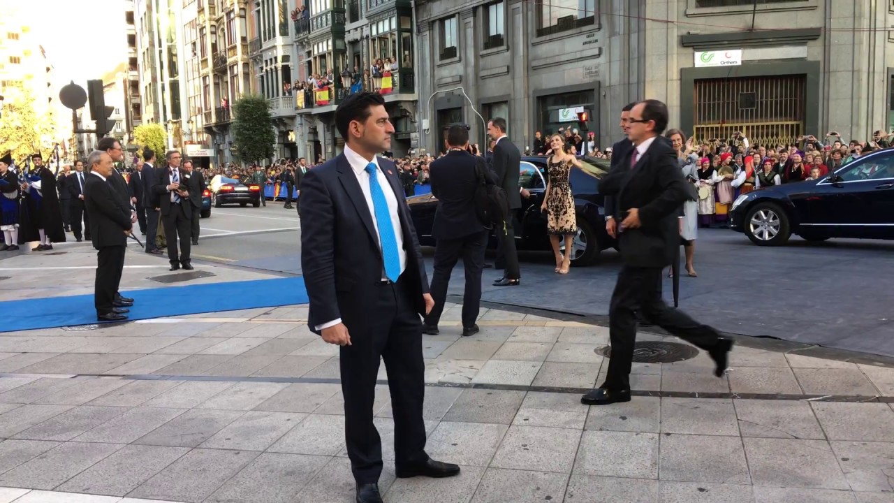 Llegada de los Reyes de España a la entrega de los Premios Princesa de Asturias 2016