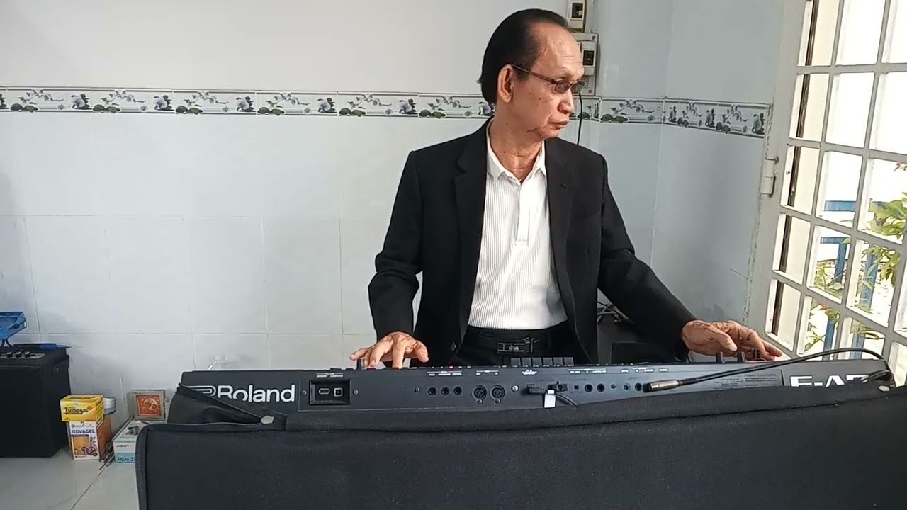 Độc Tấu Organ:Người Đi Ngoài Phố(AnhViệt Thu)Thanh Sự gửi đến các bạn Quý Mến ,Chúc Các bạn An lành.