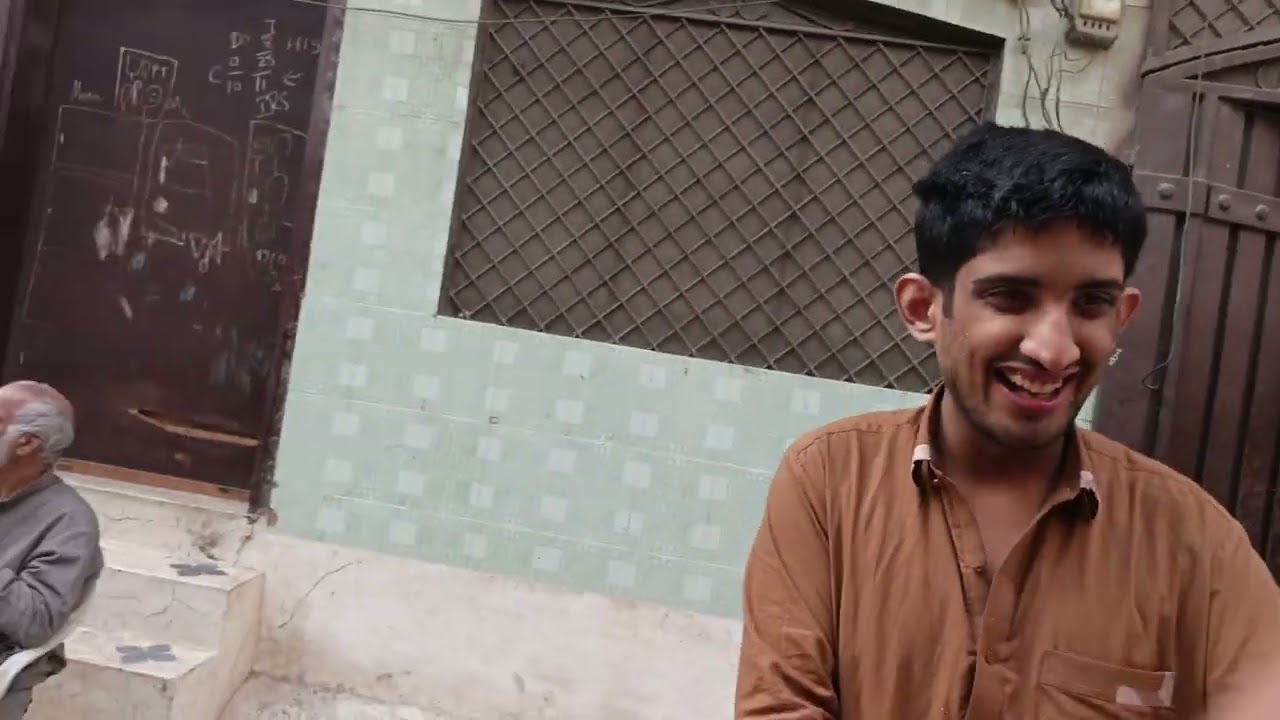 Mosa ki topi uske doston ne chura le
