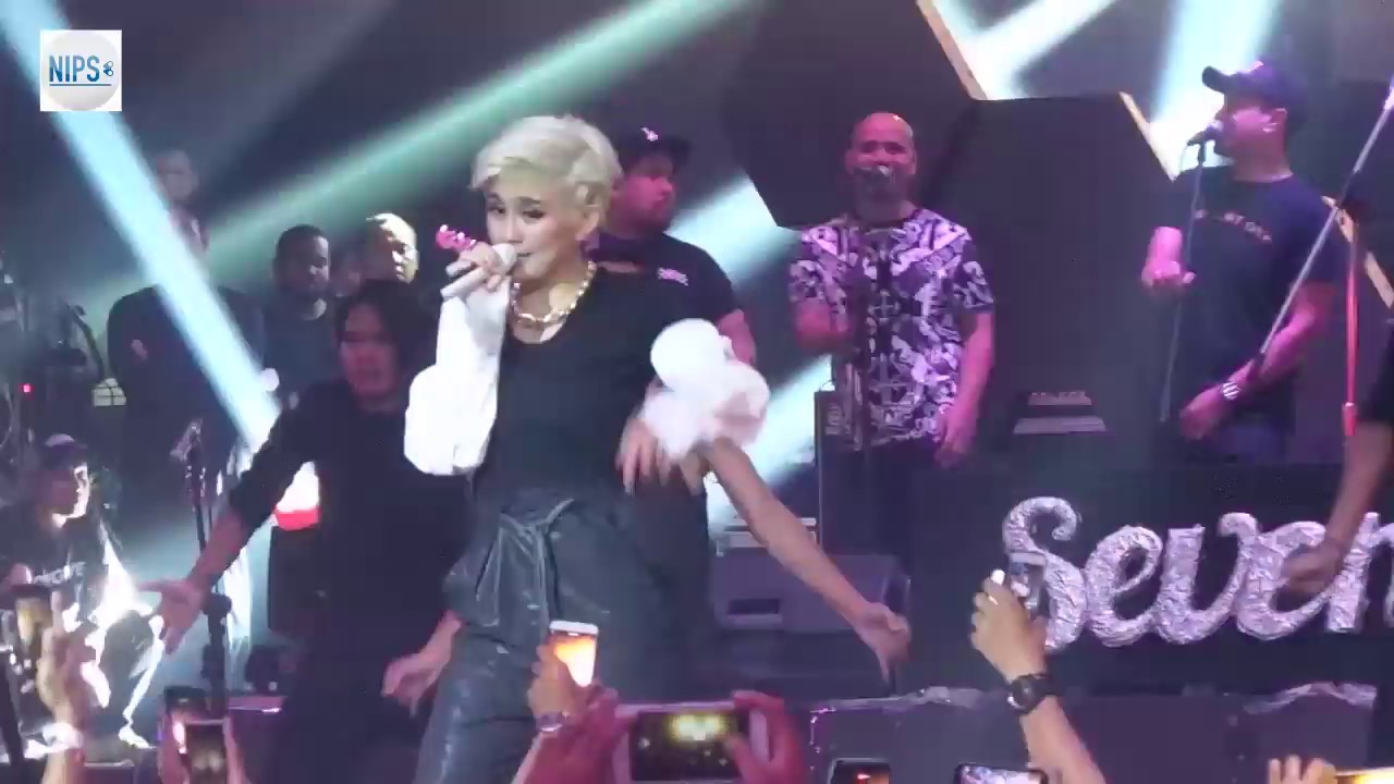 AGNEZ MO Menghentak dengan Coke Bottle di Boshe VVIP Club Bali - 29 September 2017