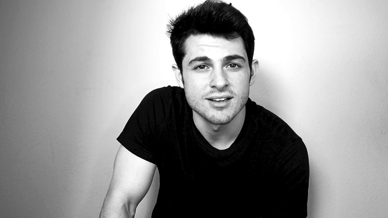 Zach Tinker talks the importance of Art & Music, Dreams, the relevance of Fame & more!