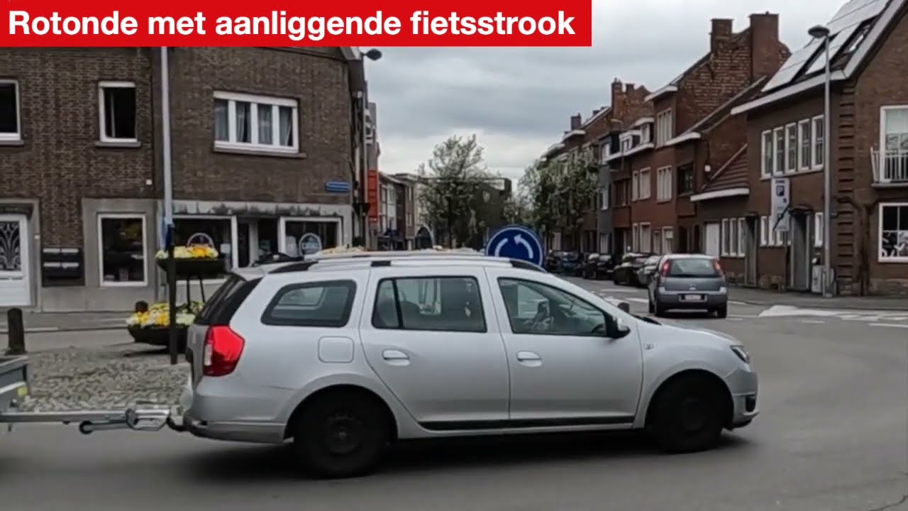 rotonde met aanliggende fietsstroken