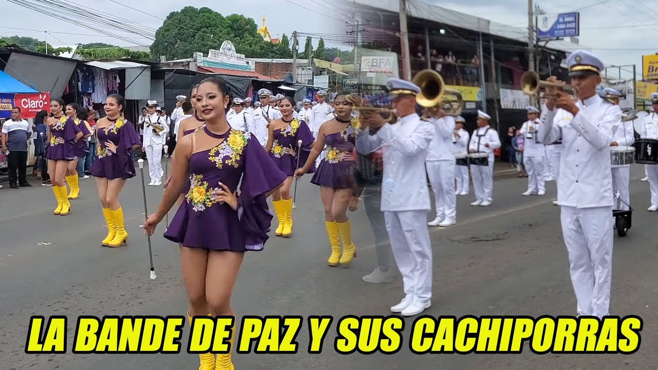 Nos vinimos a ver a mi hijo en el desfile del 15 de septiembre.