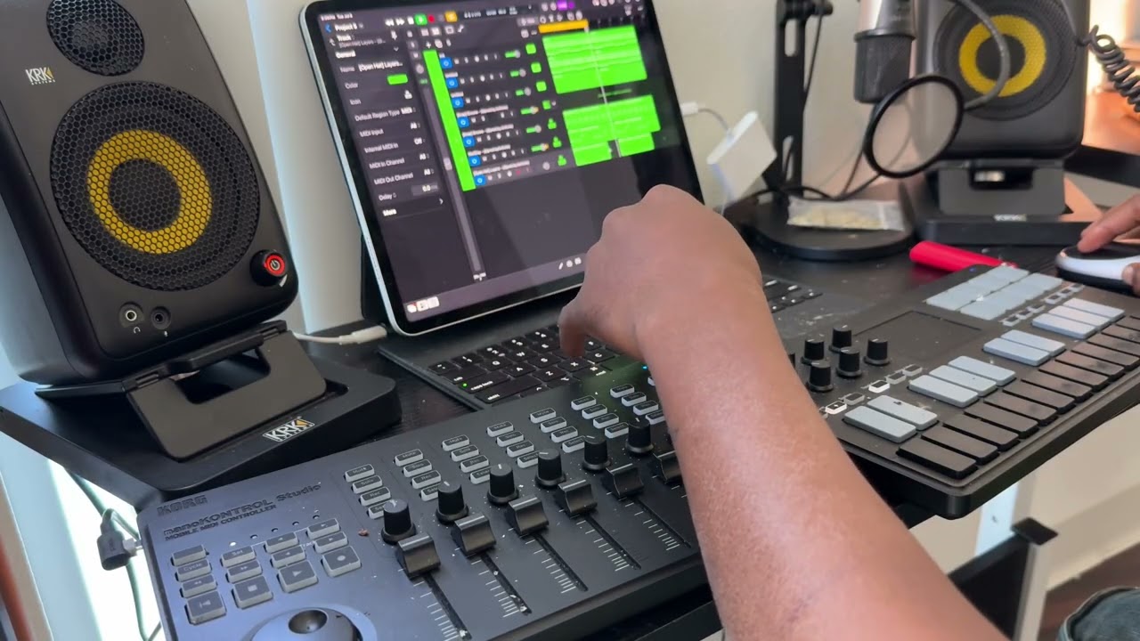 Adding drums to this beat in Logic Pro for iPad