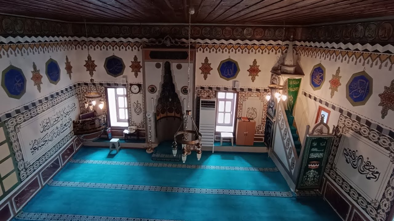 Herkes zamanda yolculuk yapıyor aslında. Anılarıyla geçmişe, hayalleriyle geleceğe...