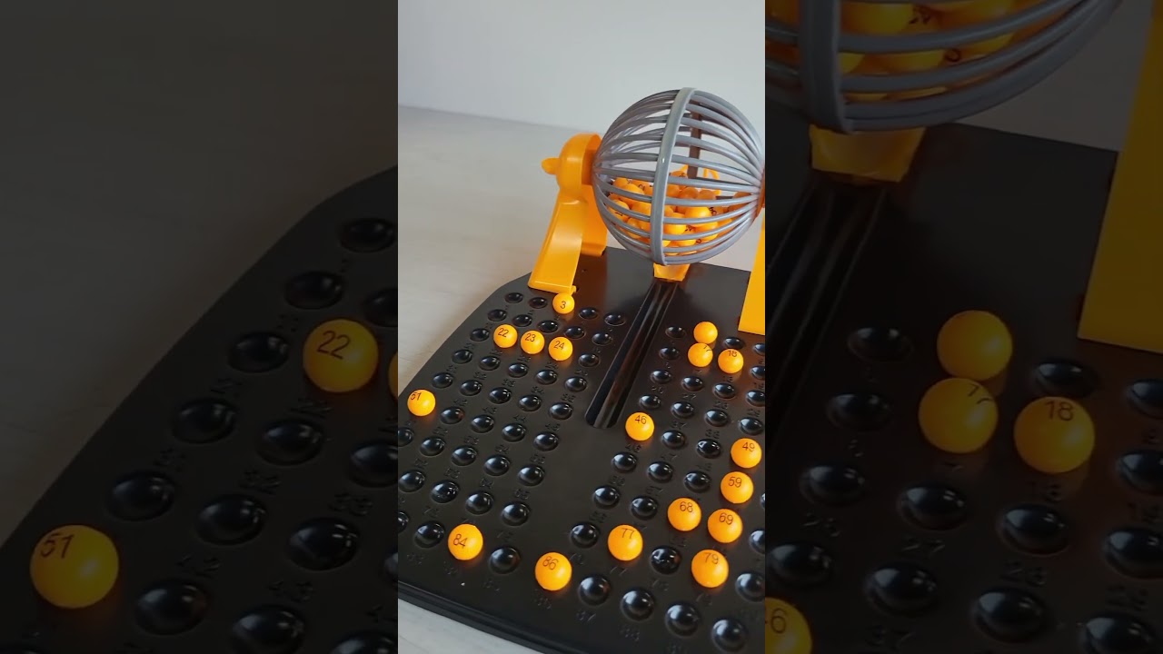 JUEGO DE MESA FAMILIAR BINGO Este bingo incluye bolillero giratorio, bolitas numeradas, tableros.