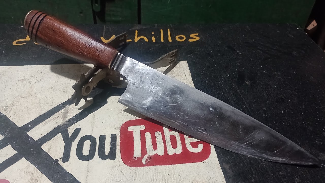 Cuchillo hecho con unas pocas herramientas.