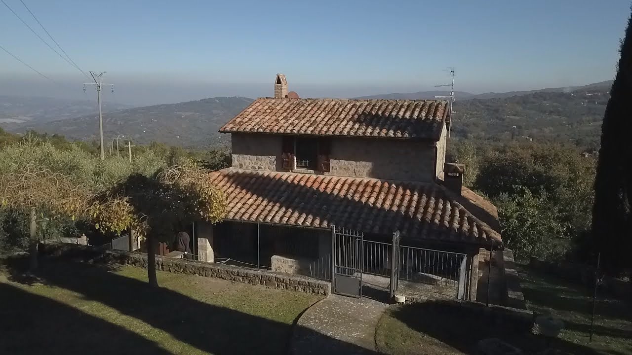 Casale in pietra panoramico 