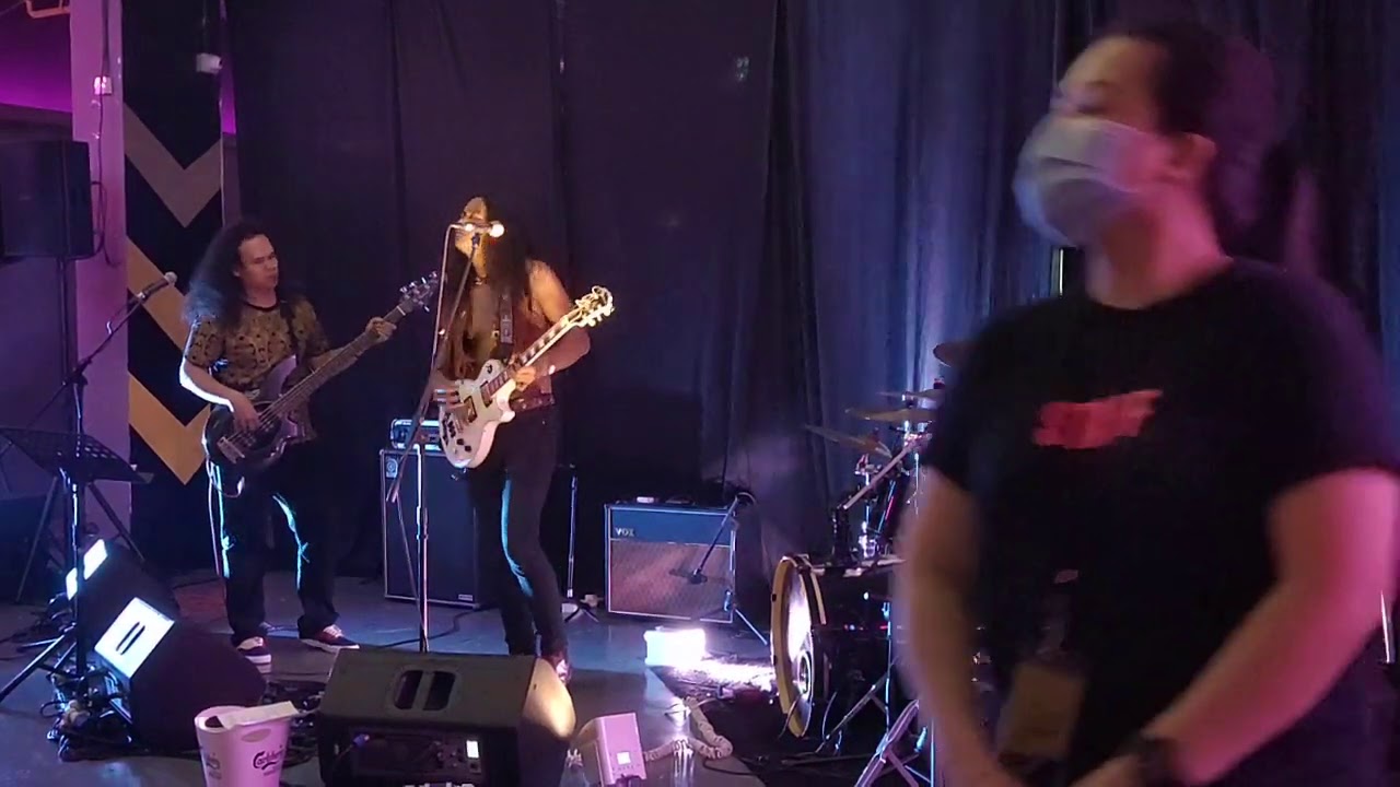 Semua terpaku guitarist nya mantap... Muzza's Mayhem at The Bee..Still Got The Blues-Gary Moore