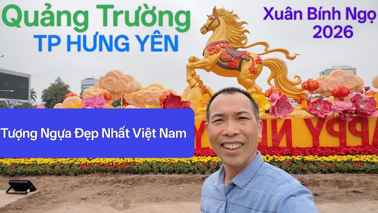 Rực rỡ cờ hoa và bức tượng Ngựa siêu to ở quảng trường tp Hưng Yên 