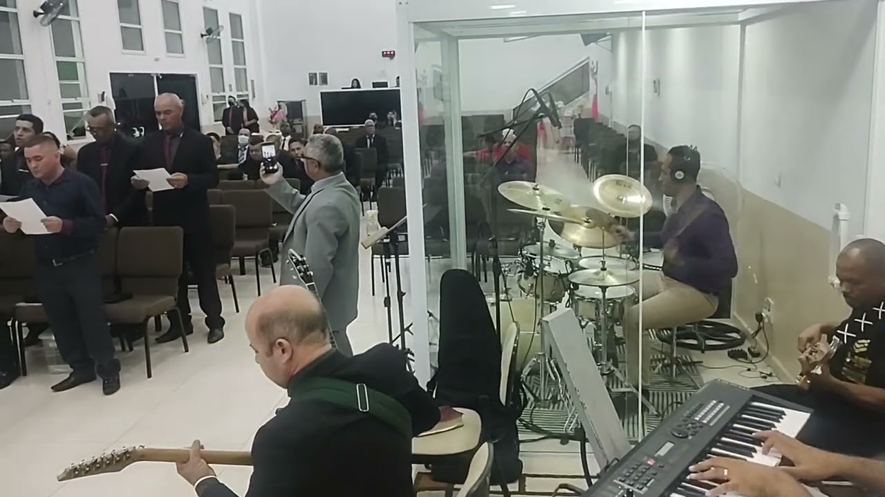 Varões_AD_Jd_Coimbra_louvando_ao_Senhor