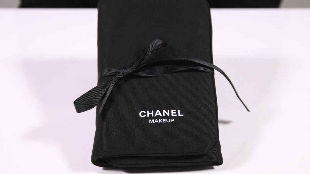 UNBOXING LES INDISPENSABLES DE CHANEL - COLLECTION OF 4 ESSENTIAL MAKEUP BRUSHES