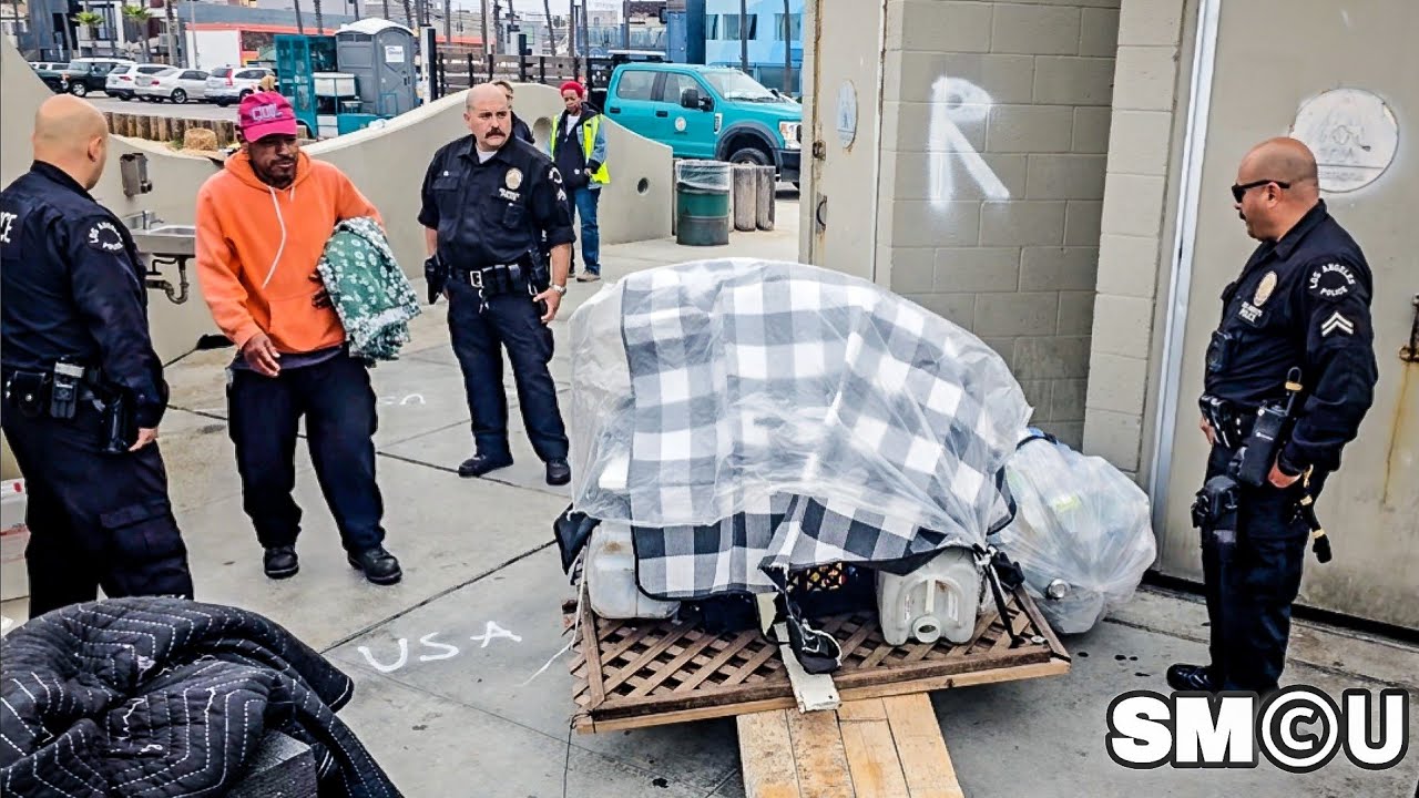 𝗢𝗡 𝗡𝗢𝗧𝗜𝗖𝗘: Police Supervise Midweek Homeless Encampment Cleanup at Venice Beach Restrooms
