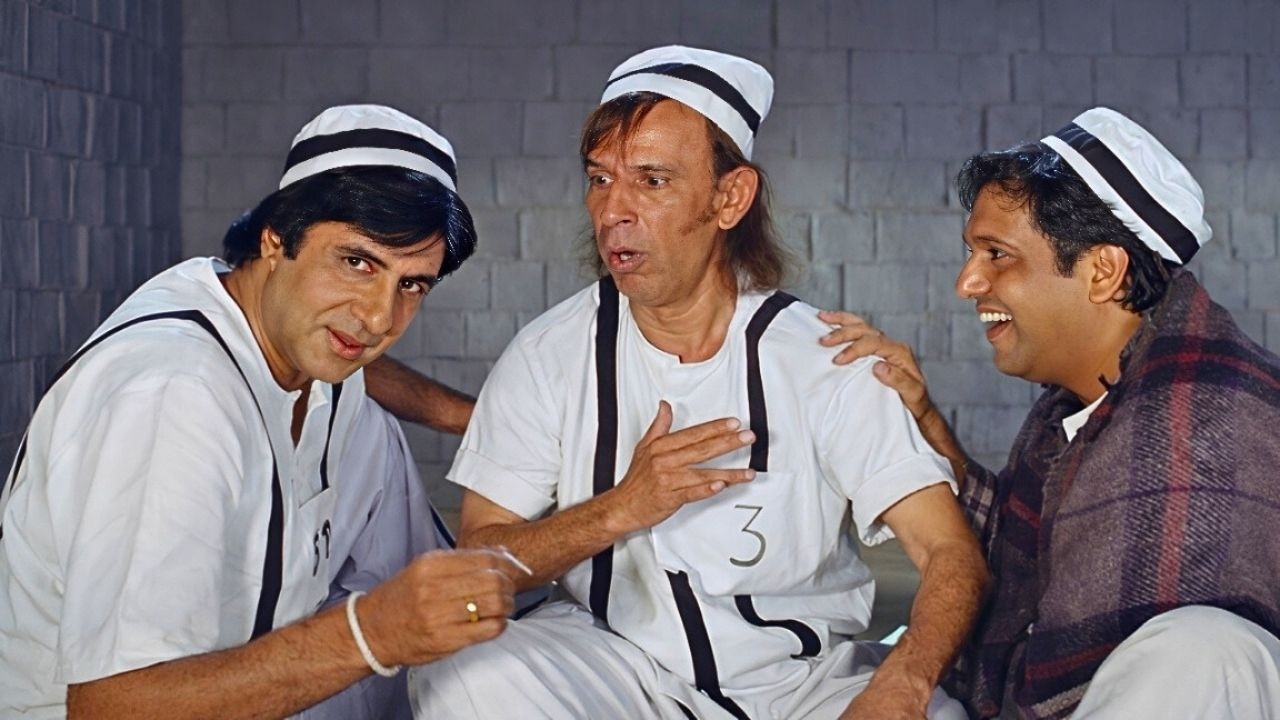 क्या भिडू ? तू भी लटक पंचम आदमी है, दो भाई भाग रहे है तेरे को तकलीफ हो रही है | Amitabh B , Govinda