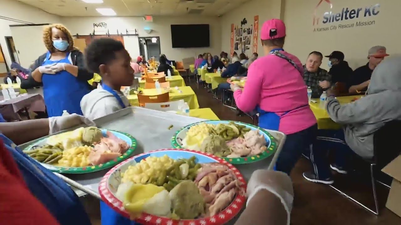 Shelter KC gives out dozens of Thanksgiving meals to those in need