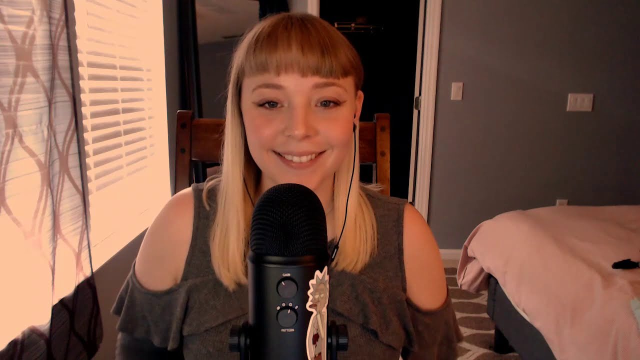 Asmr Licking air/Tongue fluttering