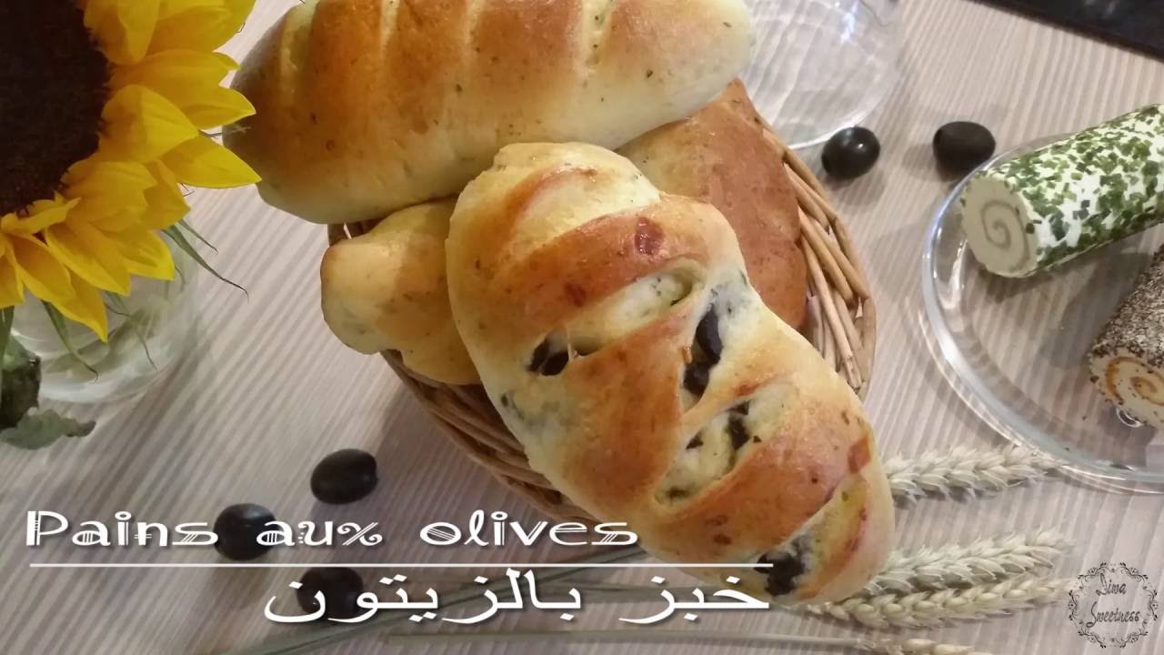 Pains aux olives خبز بالزيتون