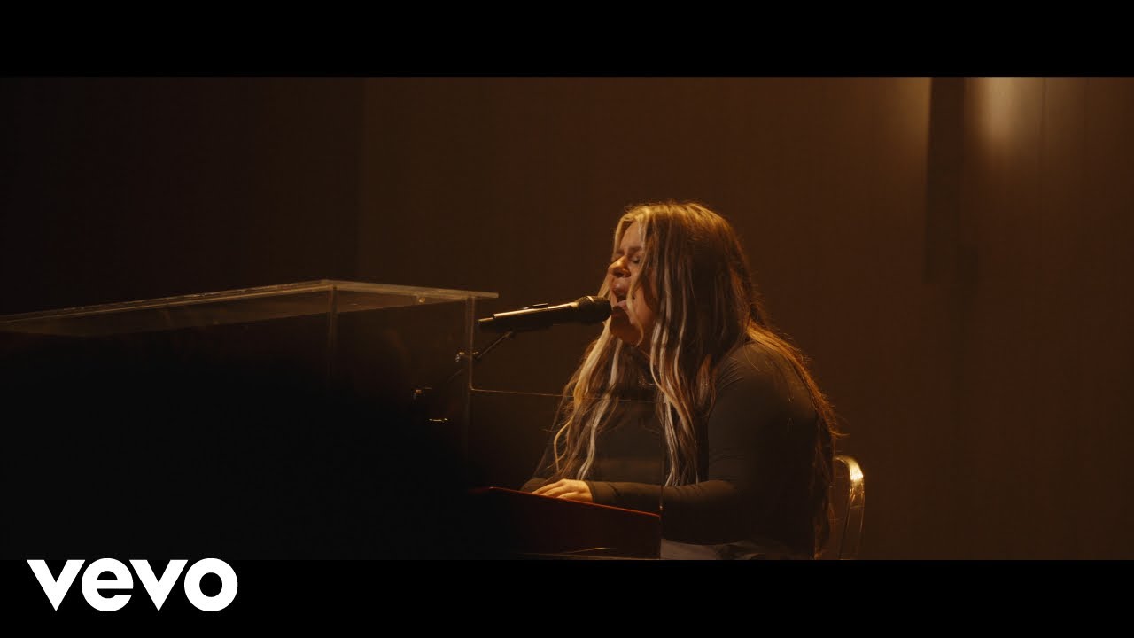Anna Golden - Whole Thing (Performance Video)