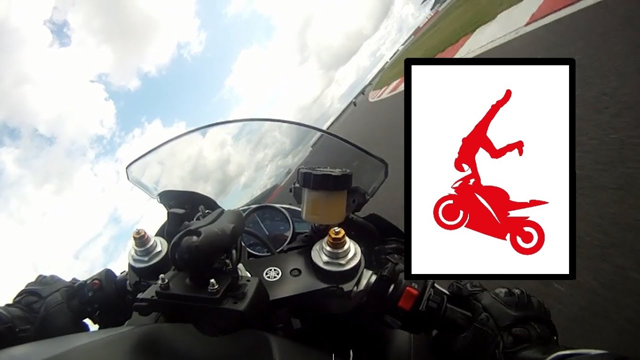Yamaha R6 Spectacular highside!