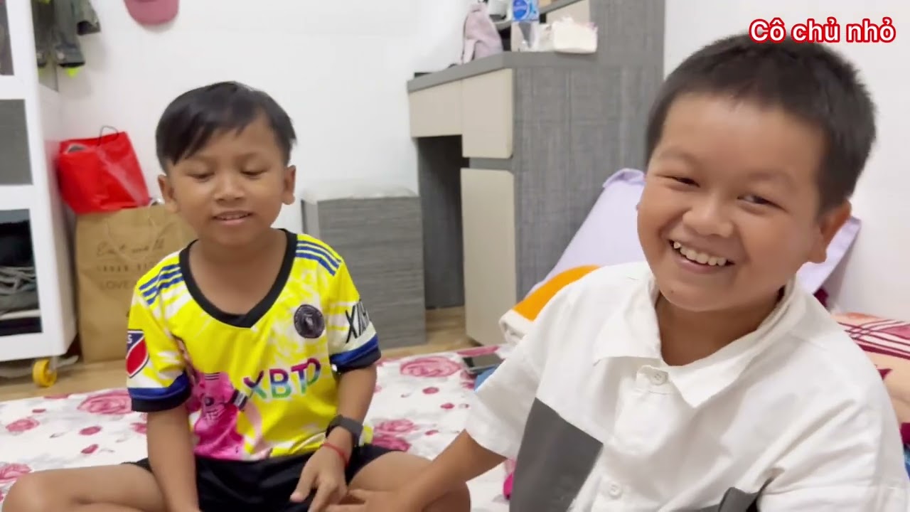 Tâm sự Huy Tí Hon lần đầu gặp Khang Tí Hon và cuộc so tài gây cấn của ba chị em || Cô Chủ Nhỏ