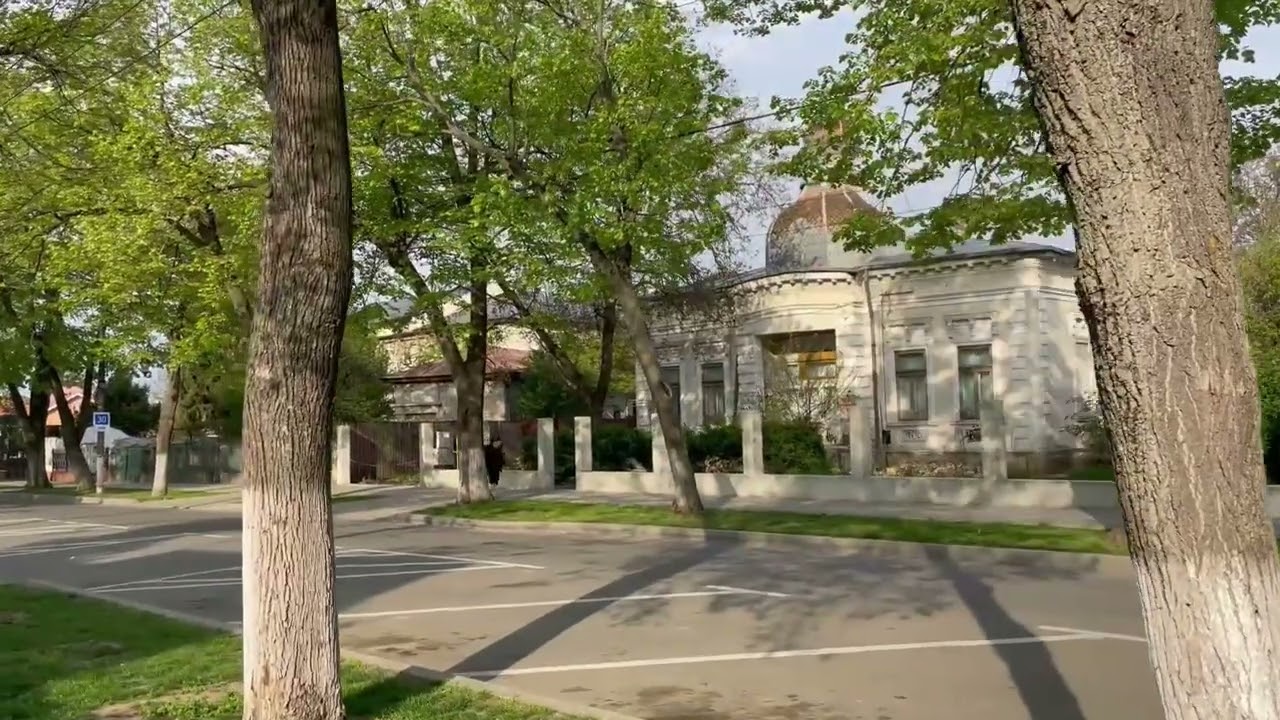 Romania in 30 sec.: Aesthetic Neighborhood in Tecuci, May 2022