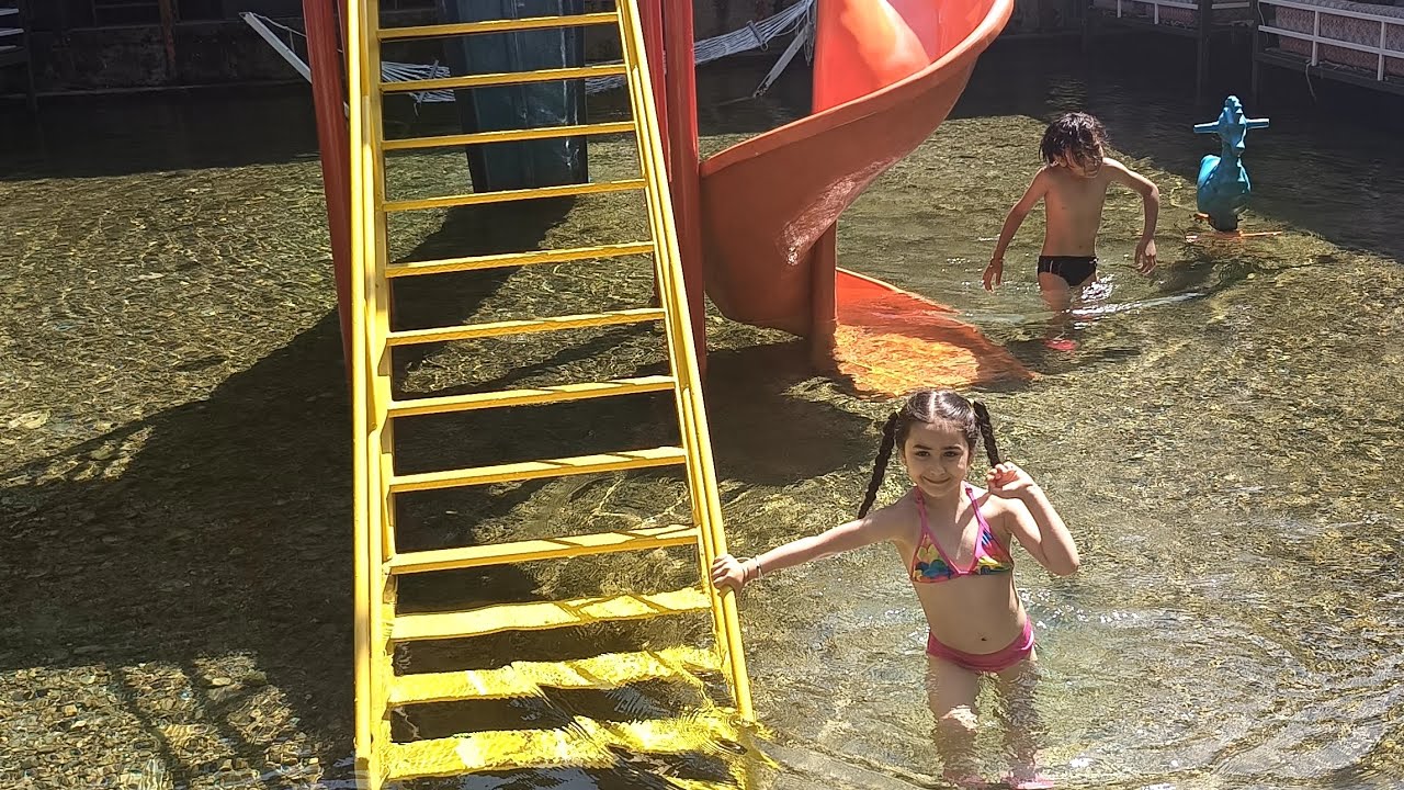 Elif Emir yaz tatilinin tadını çıkarıyorlar